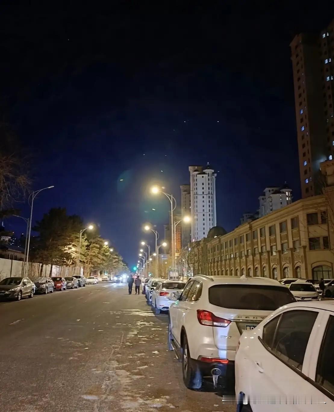 紧急通知！从今天开始，除非必要，大家尽量别出门了！

接下来咱们要面对长达17天