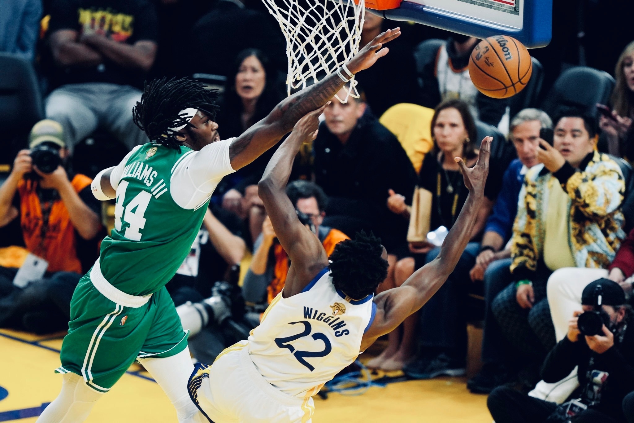 近日不著名防守专家维金斯[doge]为独行侠在总决赛防守凯尔特人支招：就是在防守