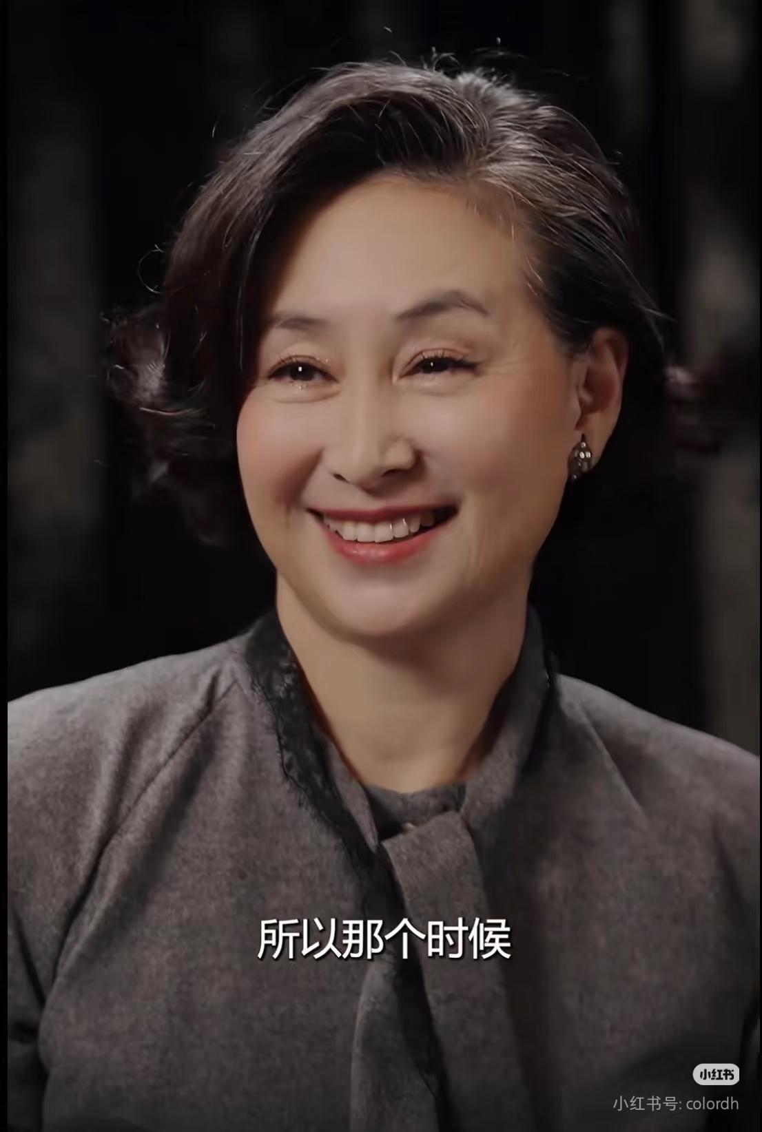 看完章泽天的采访，发现何超琼完美诠释了什么叫名门闺秀。

何超琼不仅面相极好，气
