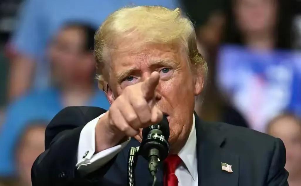 特朗普这下要气的跳脚：打仗就打仗，你轰炸我的个人资产是什么意思？

据外媒17日