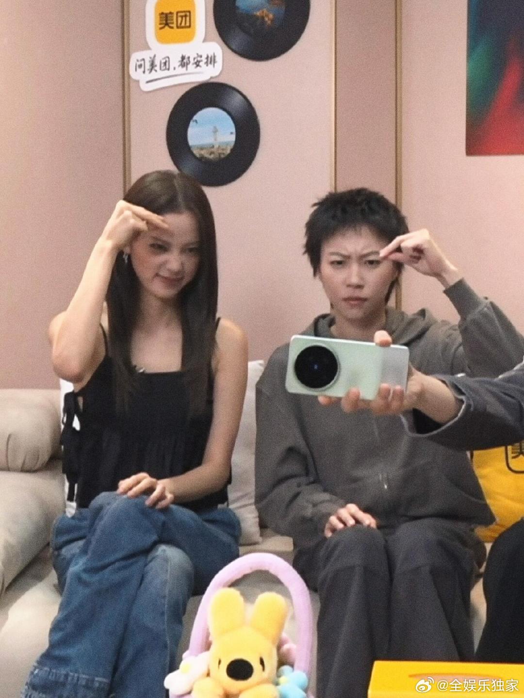 窦靖童 特老实一北京孩子歌手2026接地气的小趣事，让更多路人感受到她真实鲜活的