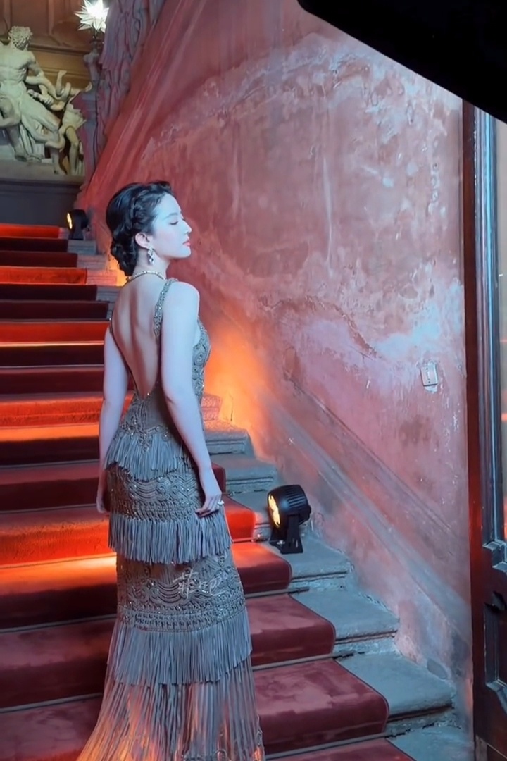 我茜的身材很美妙刘亦菲