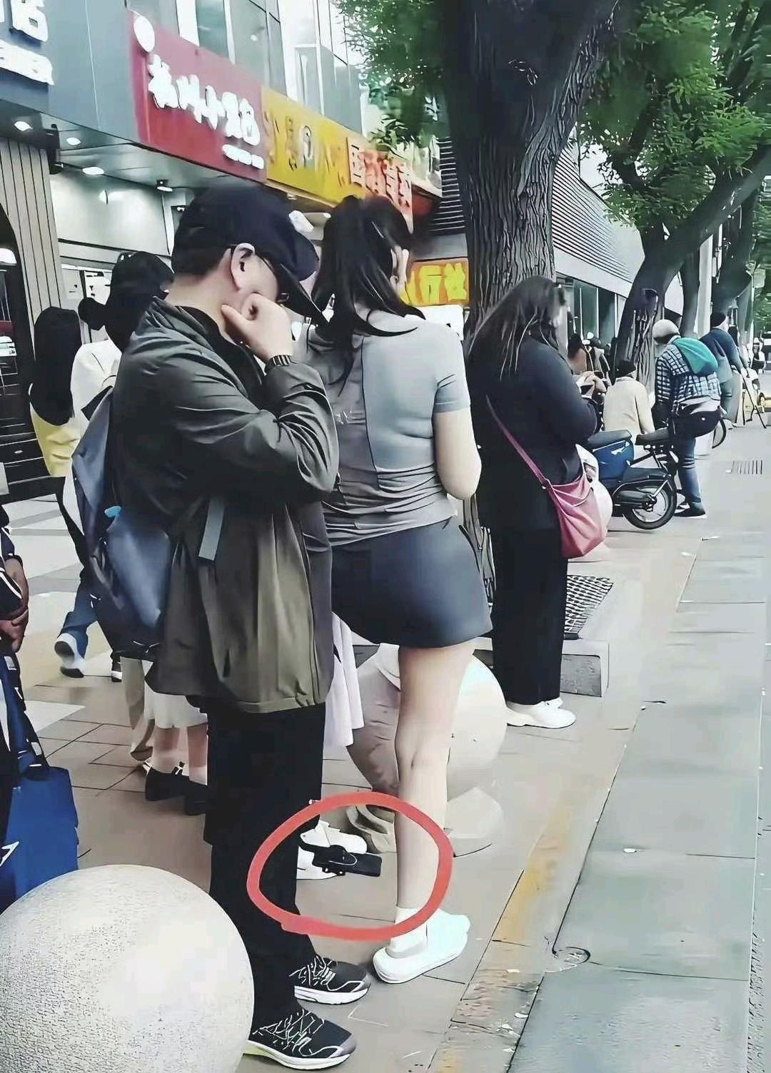 现在怎么会有这种丧尽天良的人啊？

光天化日之下偷拍！ 遇到这个情况！怎么办！