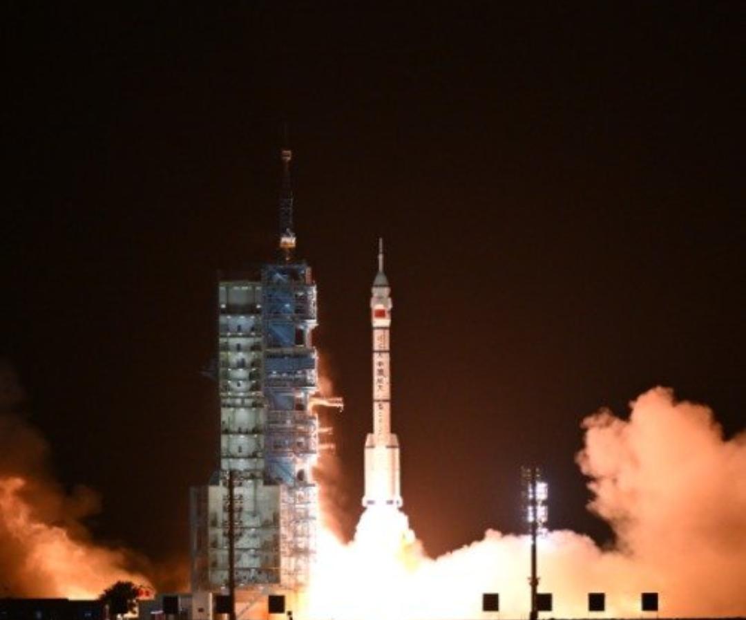 神23深夜点火！橘红尾焰刺破夜空，这才是中国底气
 
深夜23:08，酒泉戈壁传