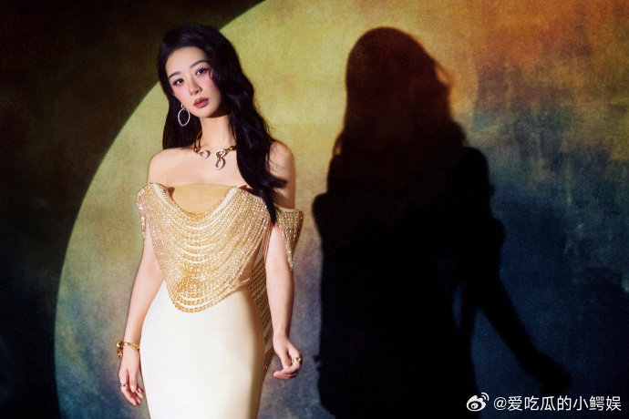 杨紫百花奖红毯造型出图杨紫像从油画里走出来的 期待已久的杨紫百花奖红毯造型新鲜释