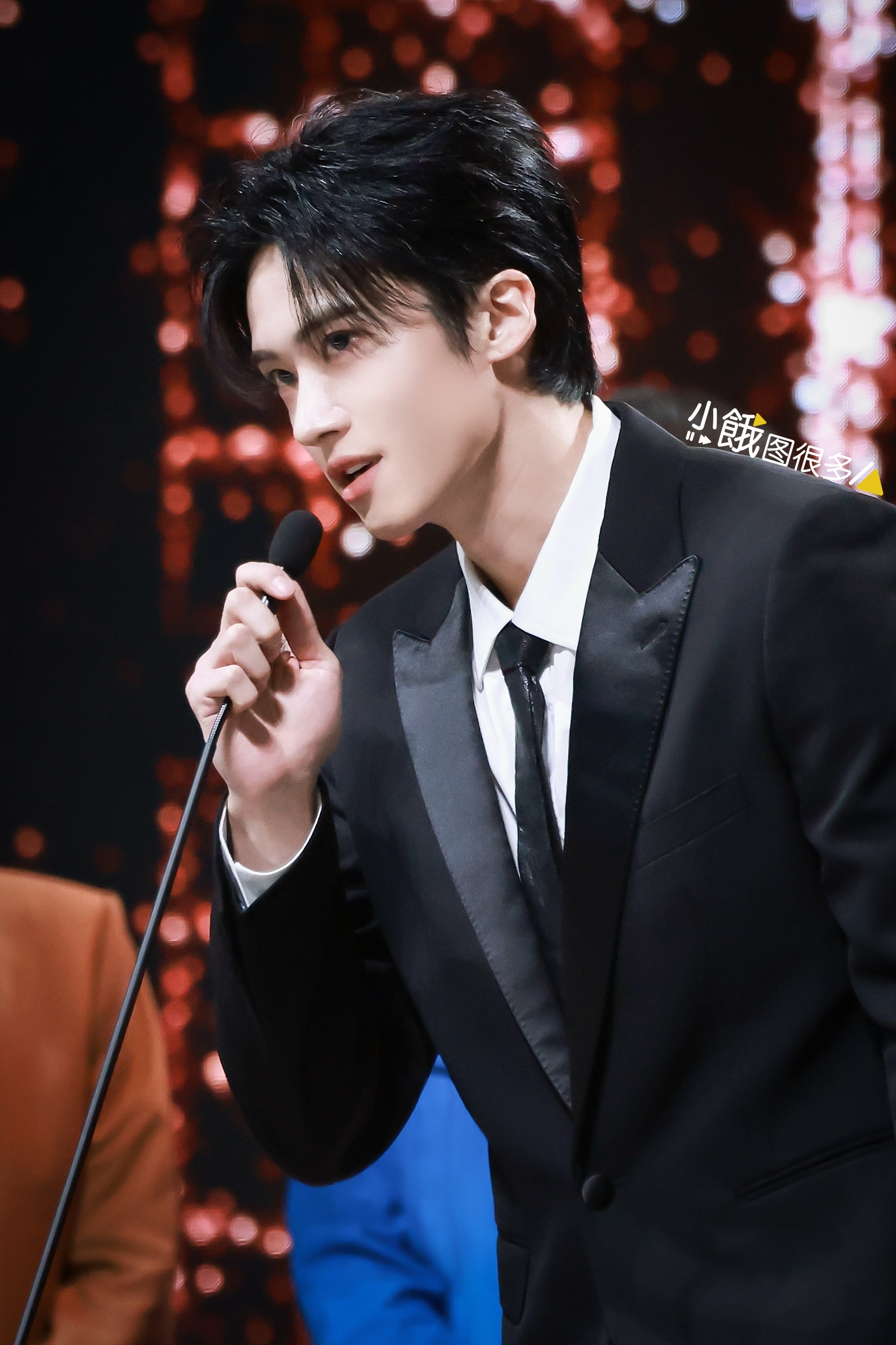 特别推荐主演  20241207 补一组尖叫之夜闫桉高清图集4p，那就期待一下《