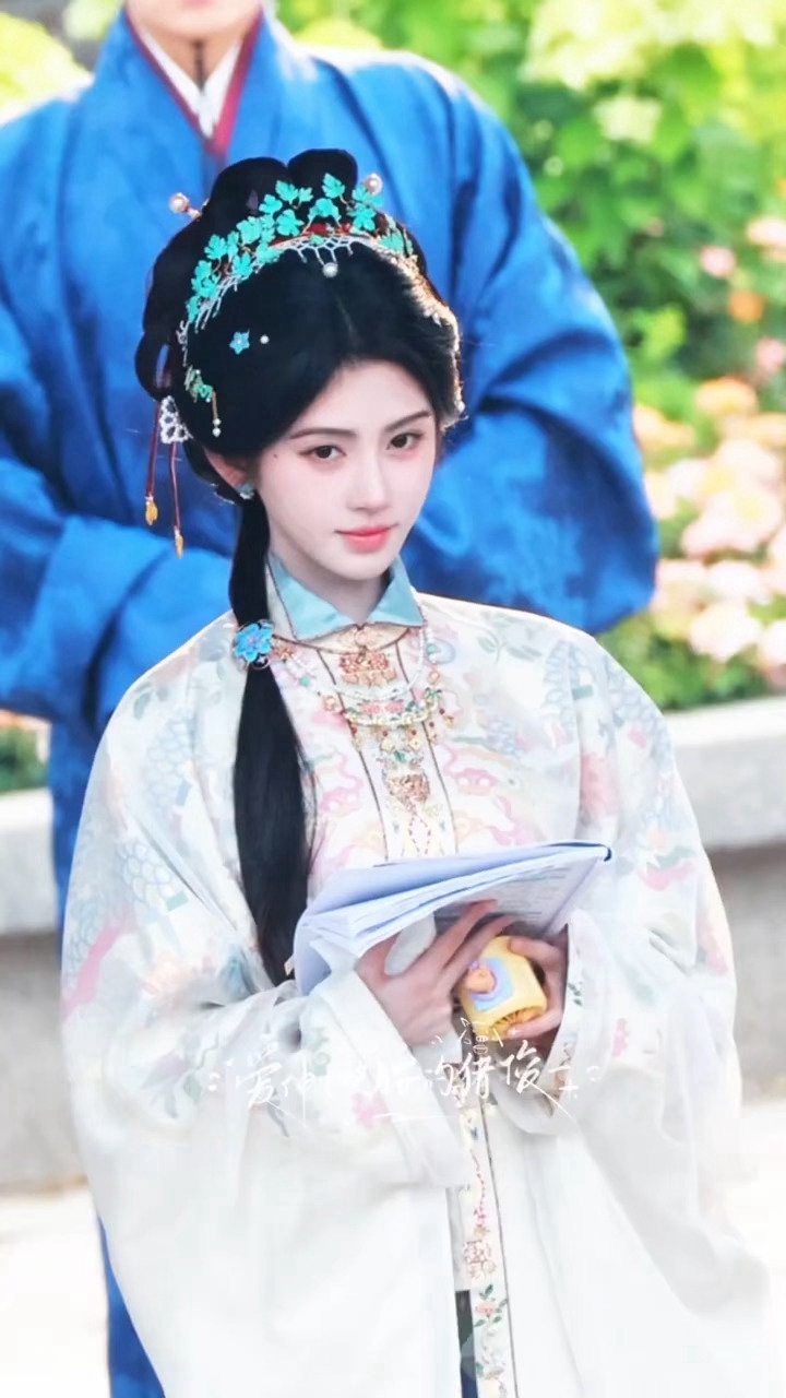 鞠婧祎 万花世界 今天的苏绿夏路透，好漂亮的明制 