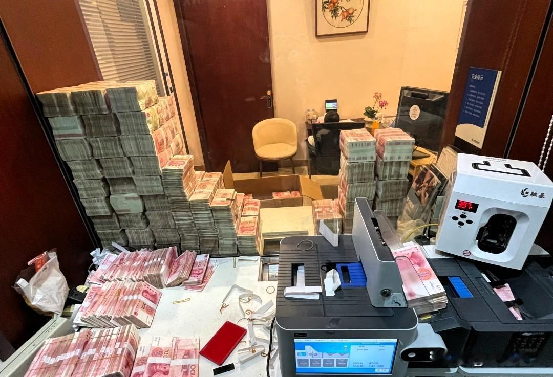 银行表哥的“合规式提醒”，打了多少伪理财师的脸？
 
家族群里沉默五年的银行表哥