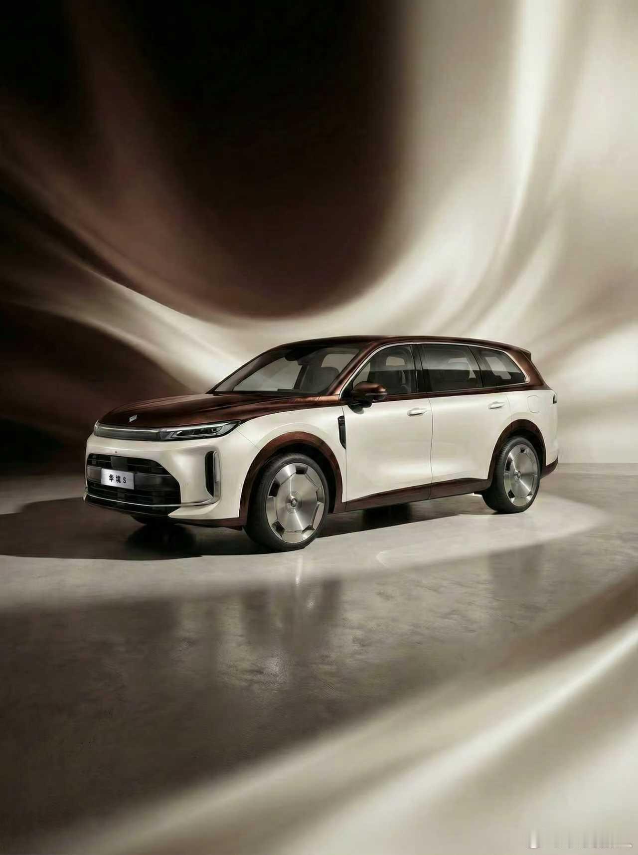 华境S官图来啦！这双拼车身，大饼轮毂！太“尊”了！实话实话真挺好看的。大家觉得怎