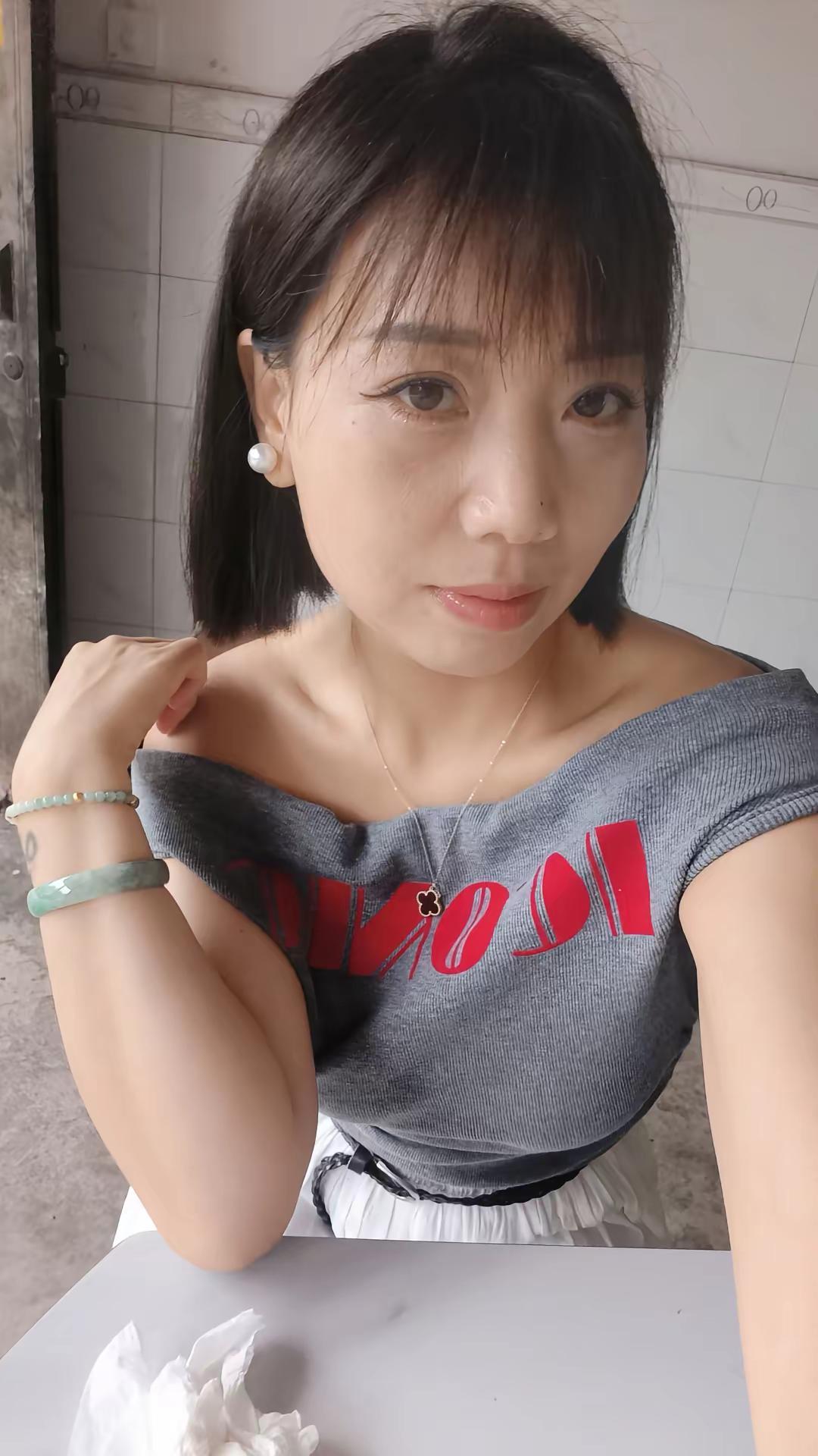美颜，滤镜，瘦脸这些都关了。自己乱化的妆。就这状态有没有给90后丢脸