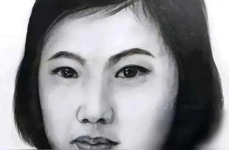 1943年，敌人将怀孕的王光掉到房梁上，残忍地割破了她的肚子，婴儿落地，王光的惨