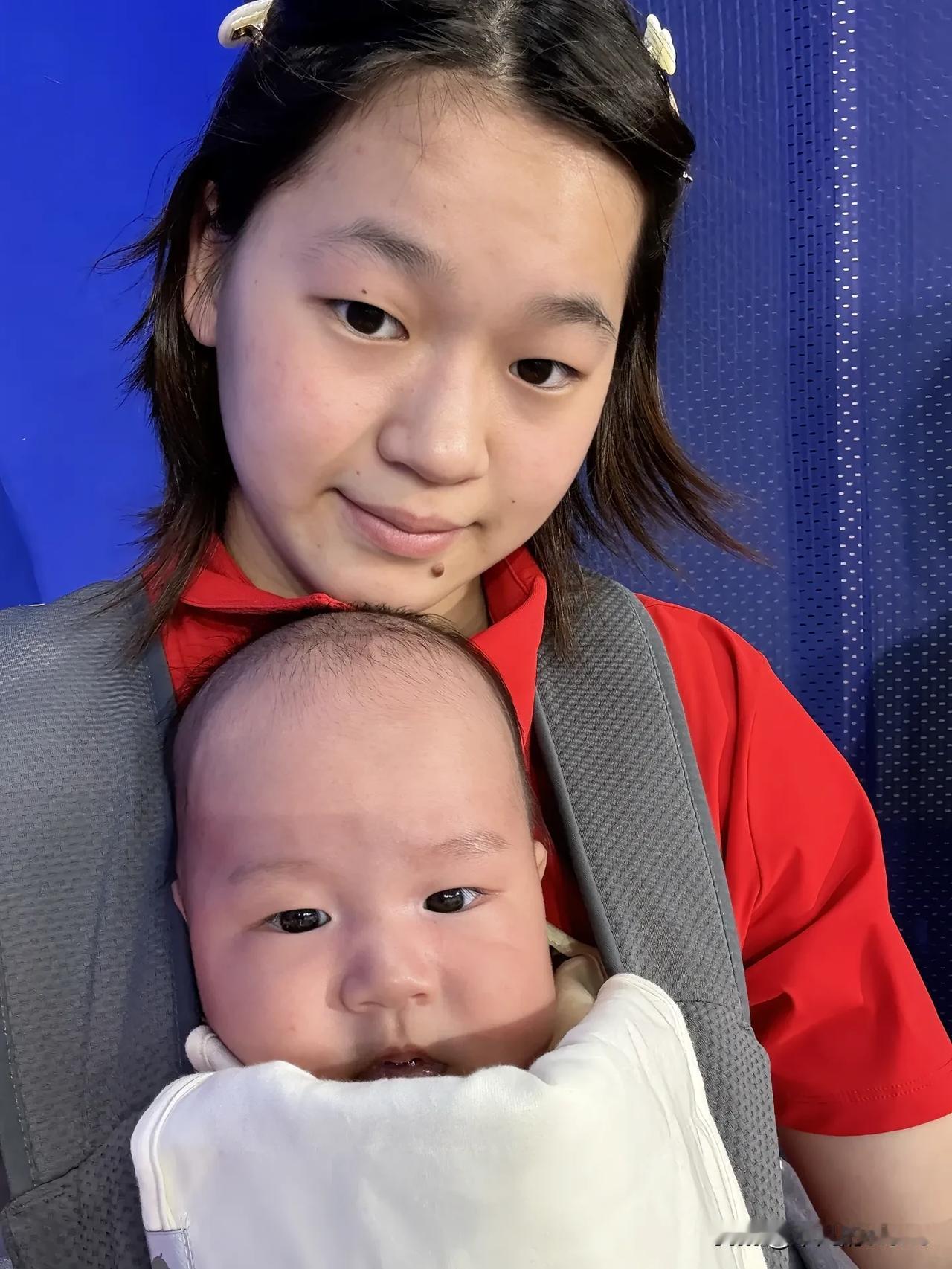 11月12日，全红婵发文说：“没有白走的路， 对错都是我的脚印。”

全红婵真的