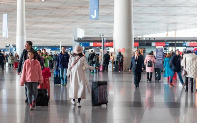 能想到，2026年的春天，航空业会被一桶油逼到生死边缘。



现在的国际油价已