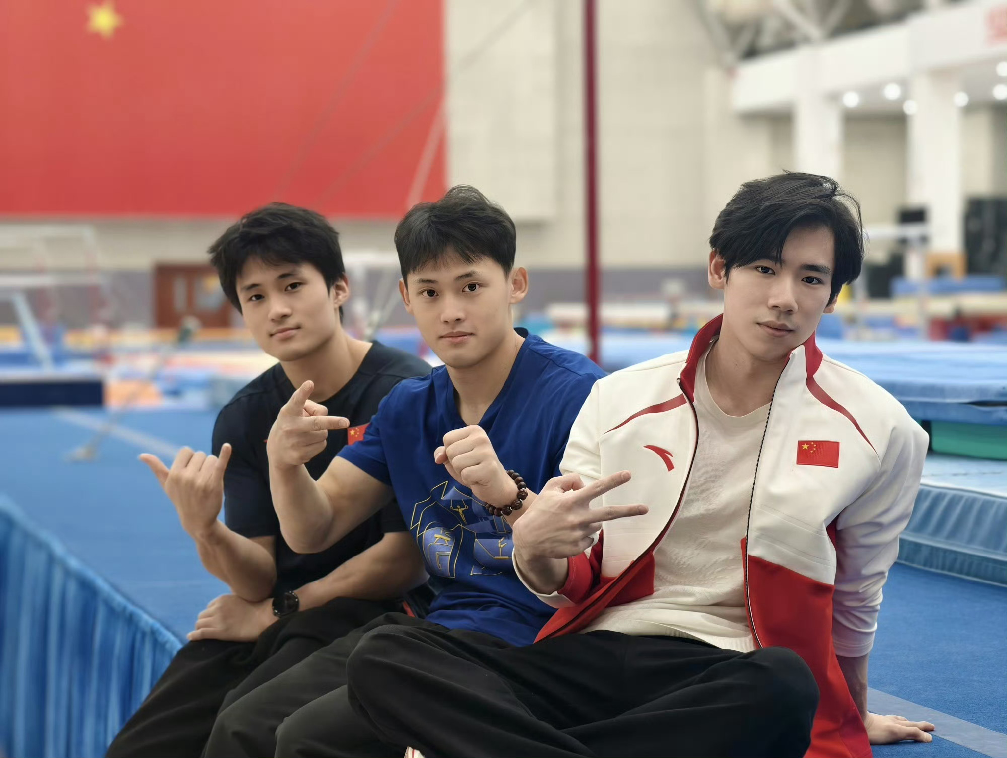 张博恒祝冬奥健儿新春快乐米兰冬奥会正在火热进行，运动员们纷纷上演精彩表现。也为赛