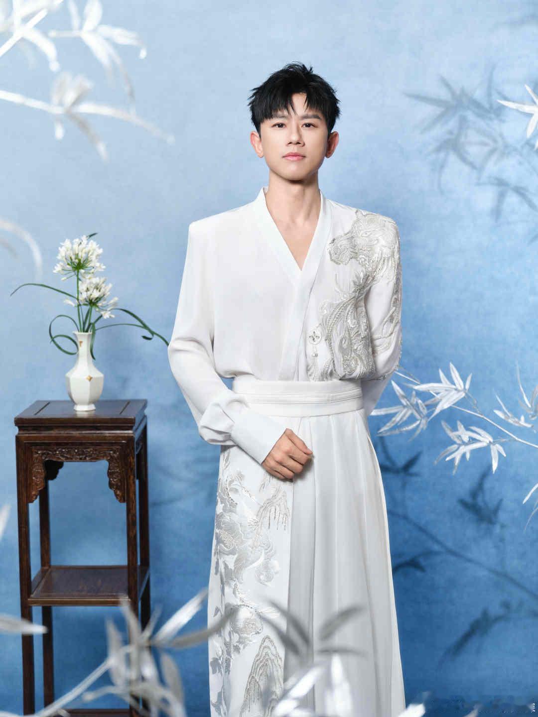 张杰零点独唱含金量 25.18%收视峰值断层TOP1，零点出场仍圈粉无数！用实力