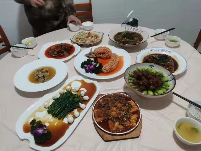 为何欧美人都不炒菜，只有中国有？美国教授：中国活在原始时代！

其实很多外国人到