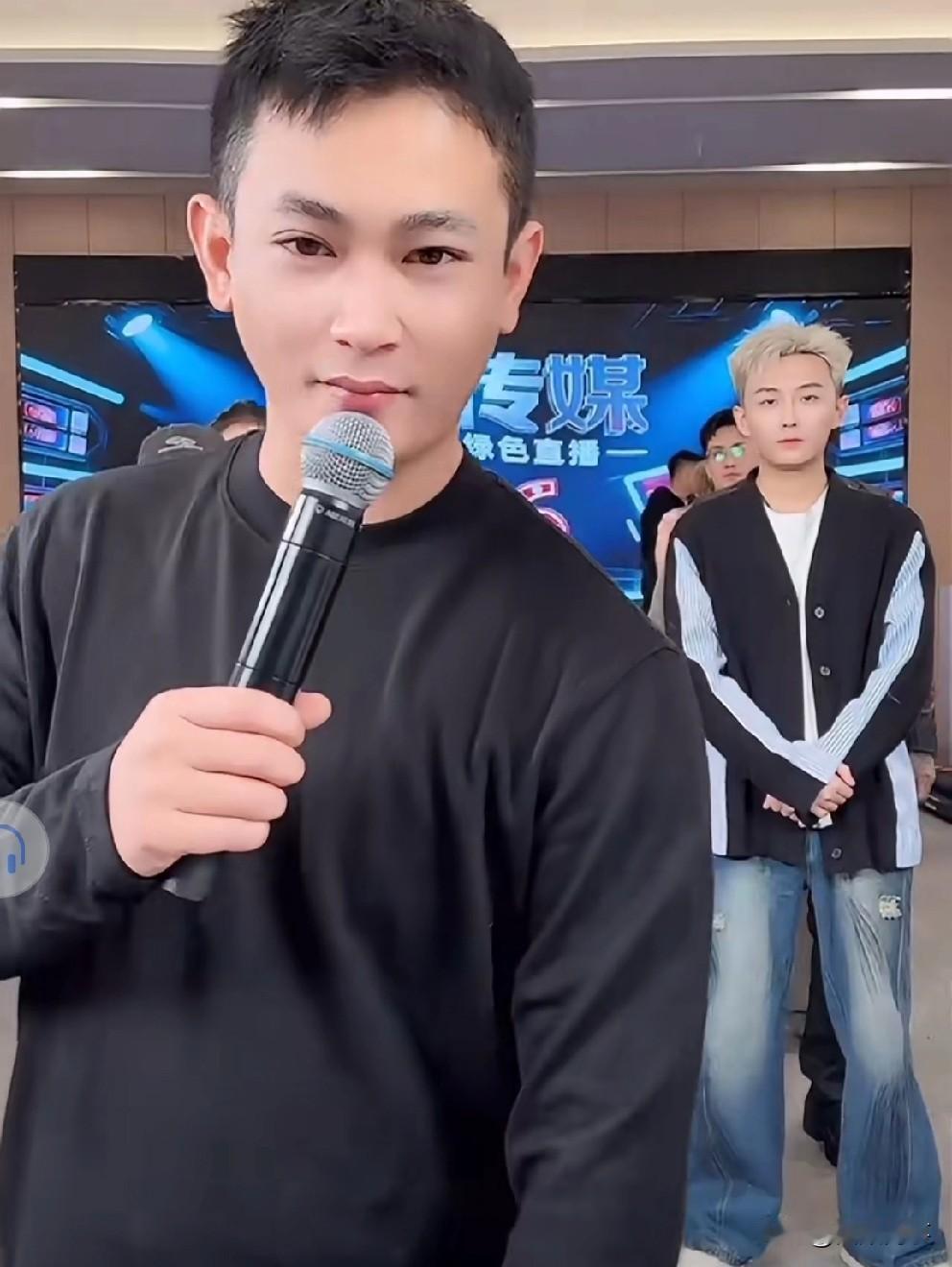 吴迪参加徒弟婚礼，被当地文旅局“扣”下做宣传！

            吴迪开