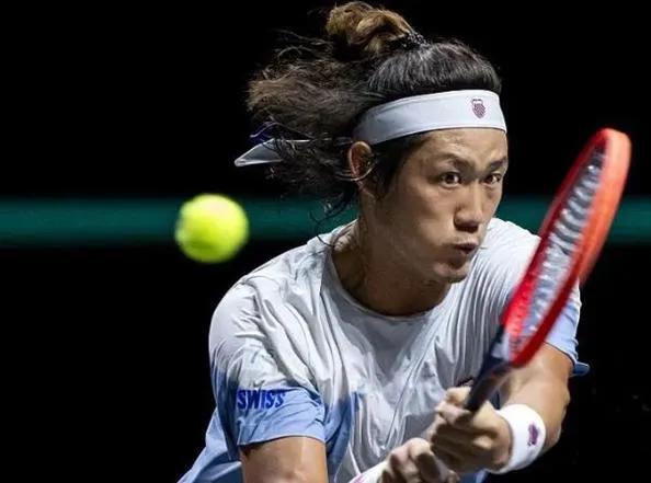 北京时间2月27日凌晨，ATP500迪拜站首轮比赛打响，男网一哥张之臻同赛会2号