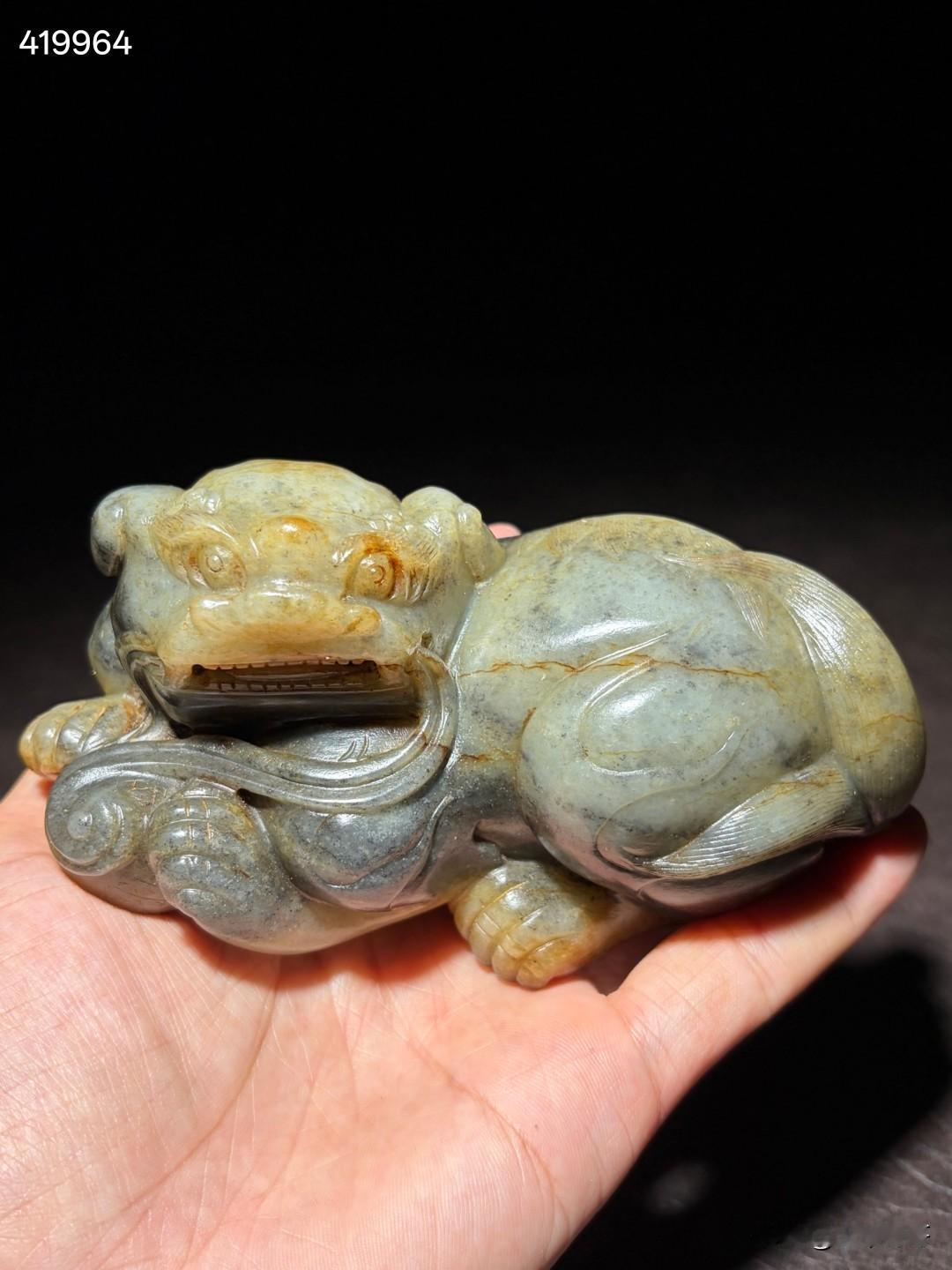 清和田玉青花籽料狮子绣球摆件
尺寸13.5×7.1×6.3厘米