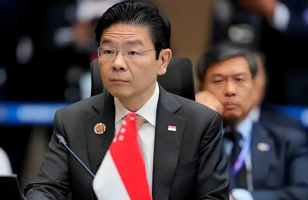 新加坡估计后悔了，他们后悔的不是推英语也不是压方言，而是没想到中国崛起这么快，甚