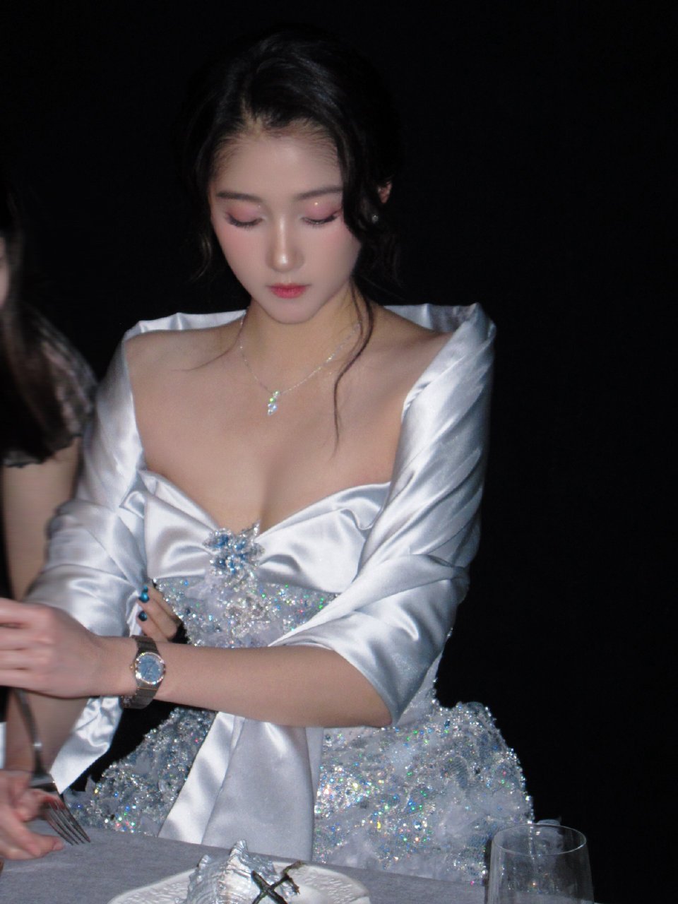 关晓彤劈叉关晓彤～～关晓彤[超话] ​​​