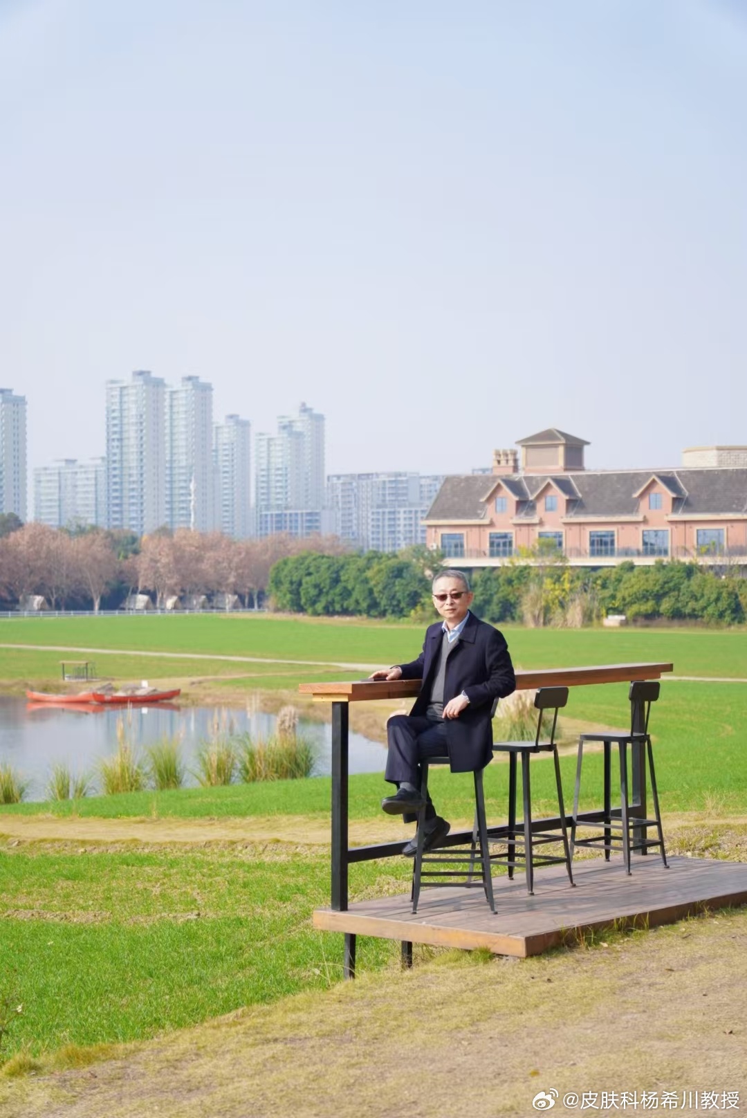 昨天与成都诊所小伙伴们相聚，晒晒太阳，围炉煮茶，惬意。[兔子]21年的12月18