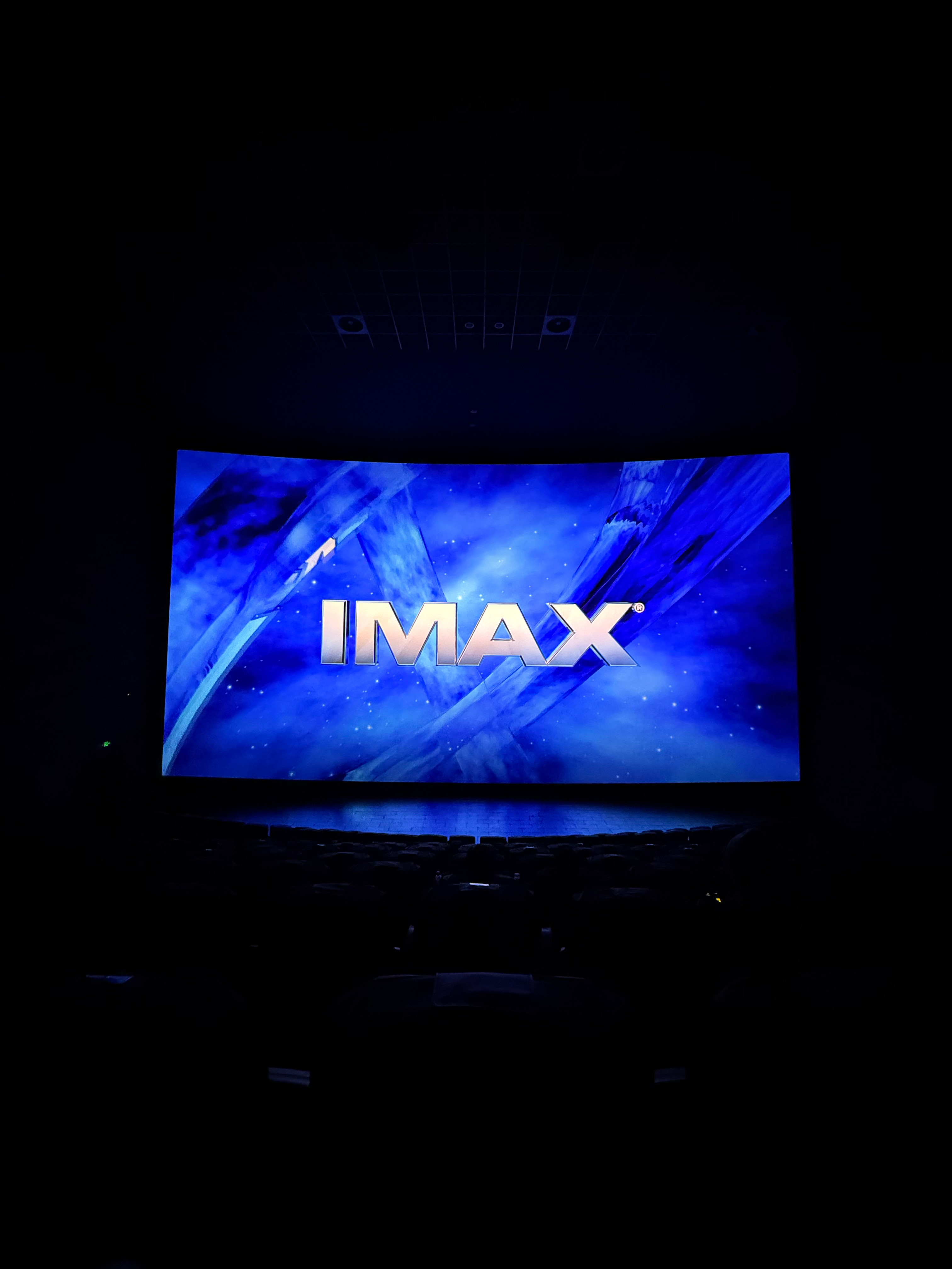 最近看电影，在杜比影院和 IMAX 之间会优先选择 IMAX，有两个原因：第一个