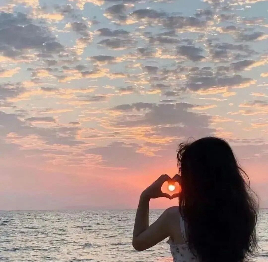 爱很简单 就是在我需要他的时候他能闪现到我身边 