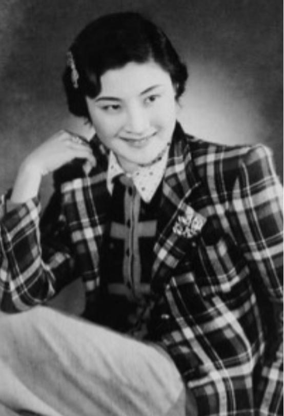 1966年9月10日的深夜，上海华山路华园的小洋楼里，曾经名震梨园的“京剧皇后”