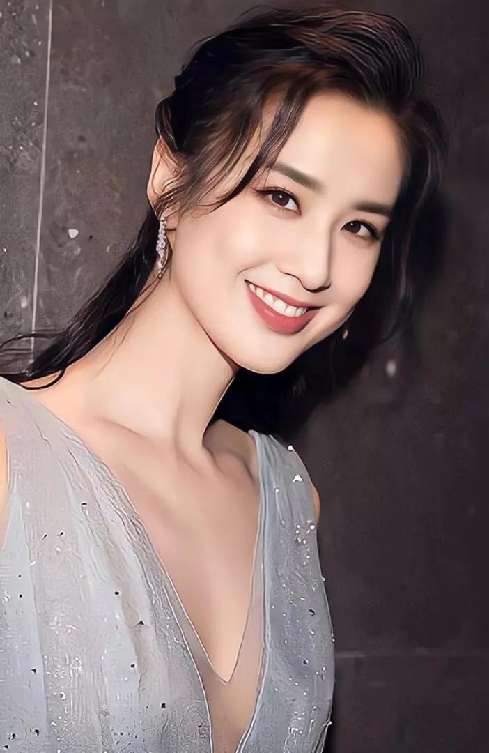李静问大家：“能不能把妇女节改成女神节？”60后的妈妈们觉得没问题，但黄圣依的回