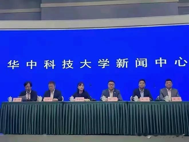 华中科技大学召开新闻发布会官宣，
2024年本科招生人数共7225人，
相比20