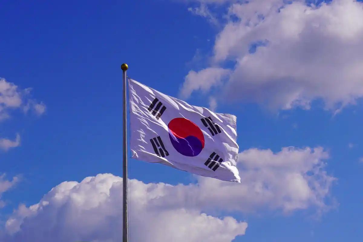 韩国人这回是真急眼了，65%的民众举双手双脚支持自家造核弹，连美国老大哥的“核保