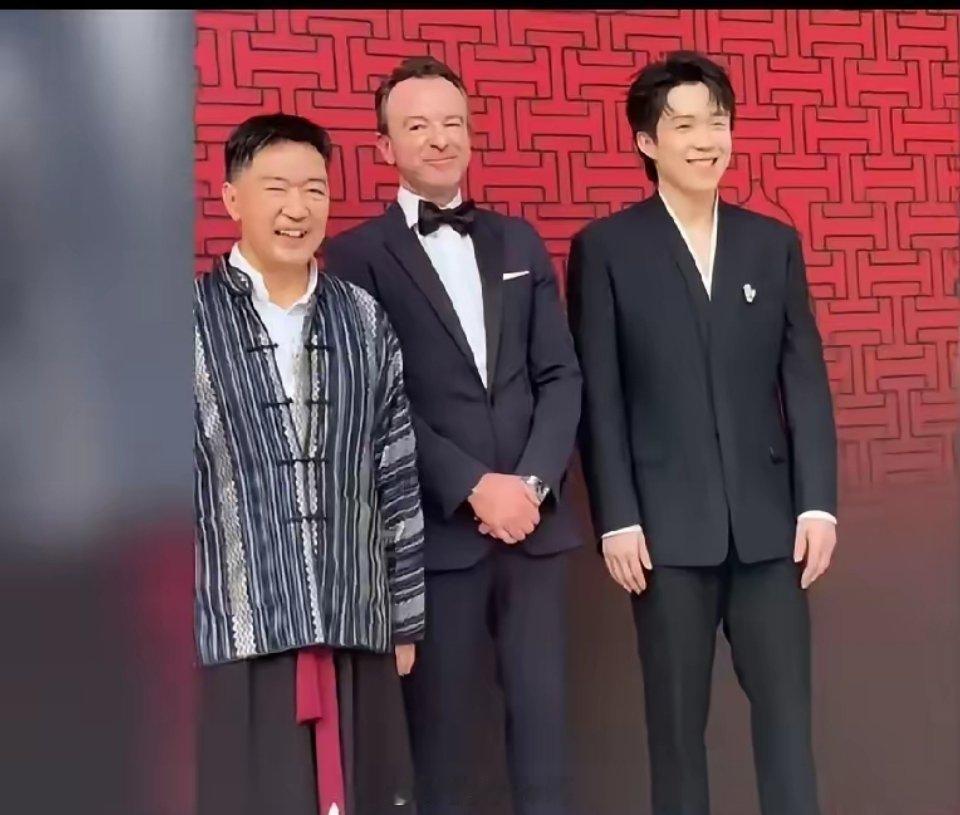 王楚钦被夸得不好意思了王楚钦被一女球迷当众表白了，他都被说的不好意思了!参加麒麟