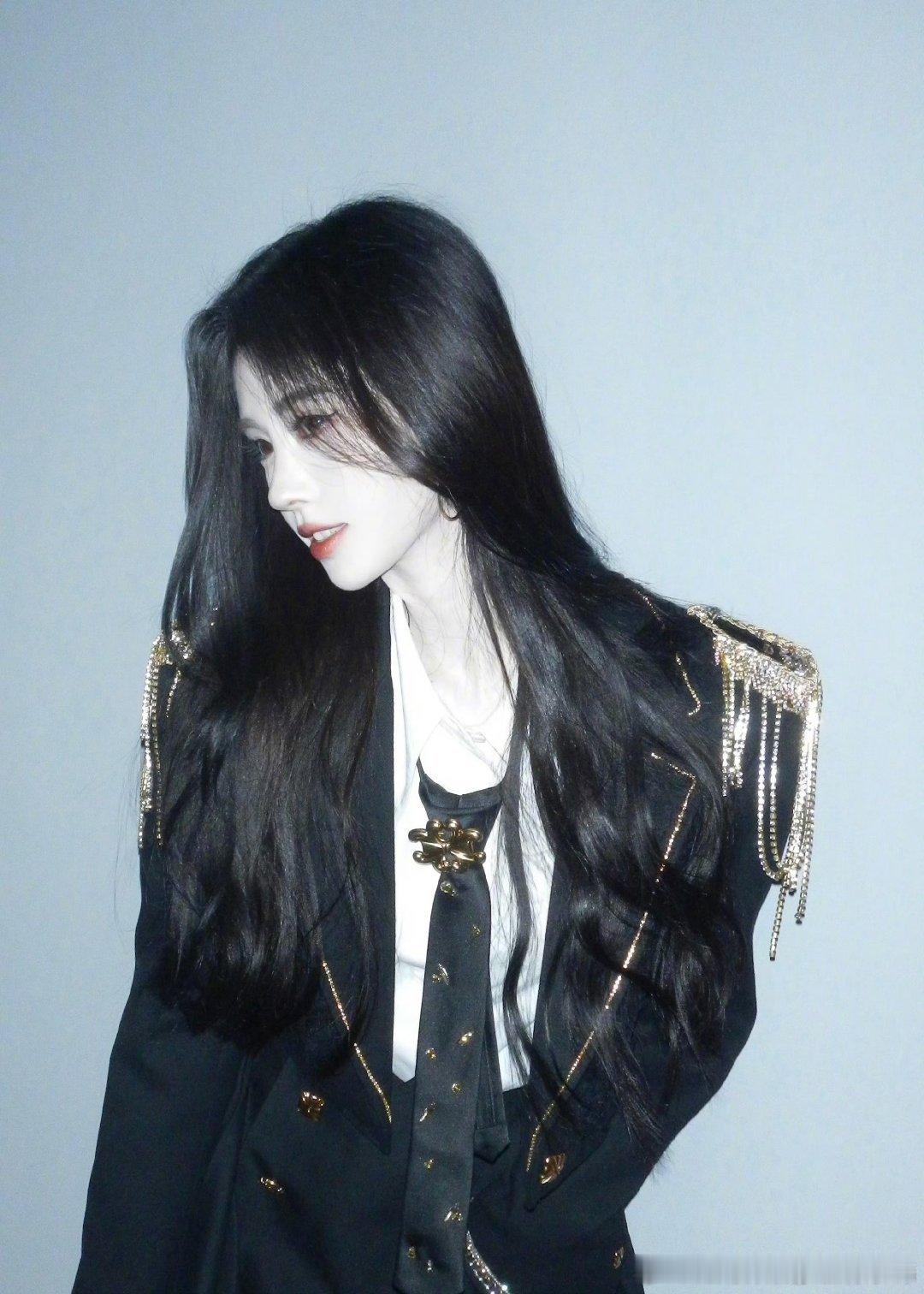 jjy鞠婧祎姜黎非jjy鞠婧祎千香“热爱漫无边际 生活自有分寸”​ ​​​
