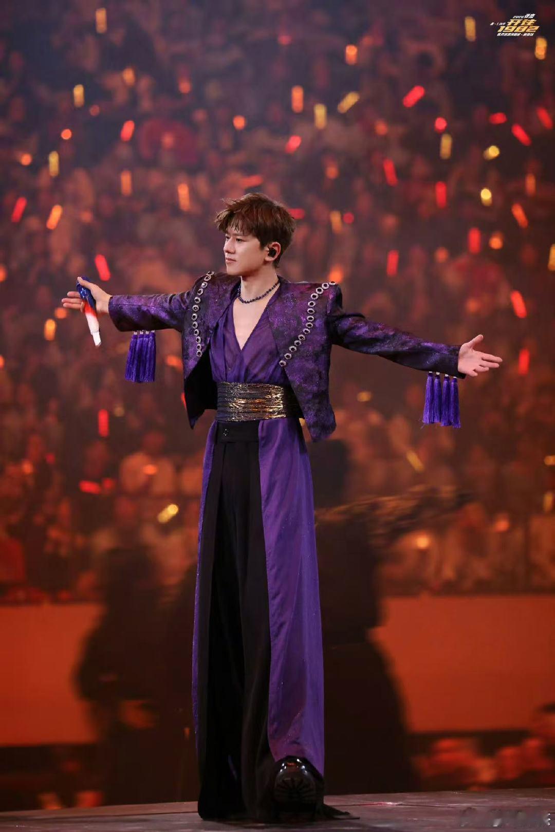 张杰演唱会现场官宣鸟巢  张杰六度归巢见证华语乐坛的震撼时刻，张杰鸟巢 12 场