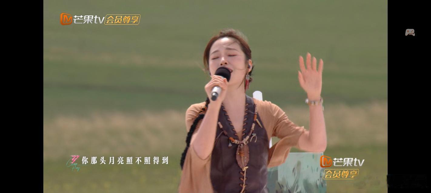 【土坡上的狗尾草】直播的时候没注意，回看的时候才发现这个神级舞台，太绝了。 