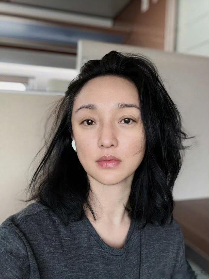 周迅50岁素颜状态她真的是脸在江山在啊 ​​​