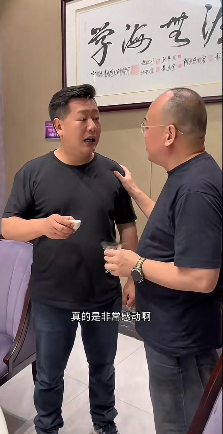 广东大网红，张大炮发大财了。
他的粉丝，磊哥一口气买了他100万的贵州贤酒醉云尘