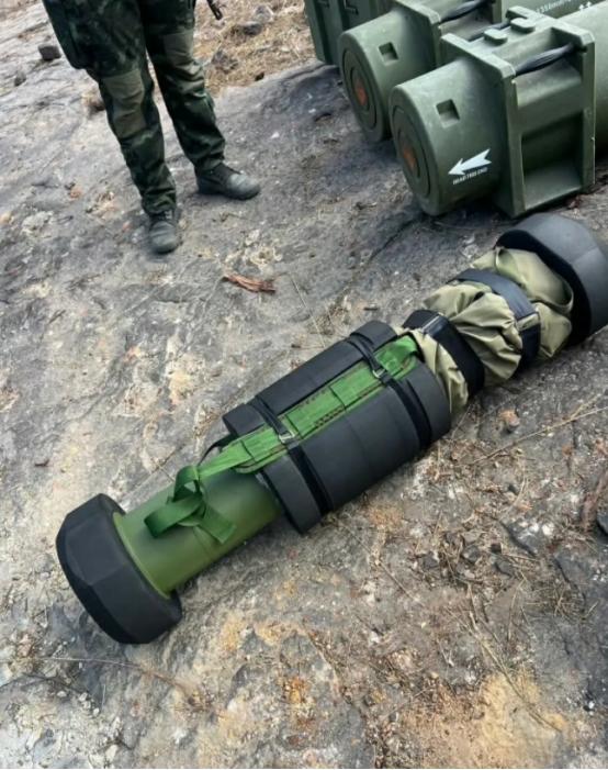 泰国军队在作战中，缴获了一批柬埔寨军队的GAM-102反坦克导弹，这从一个侧面说