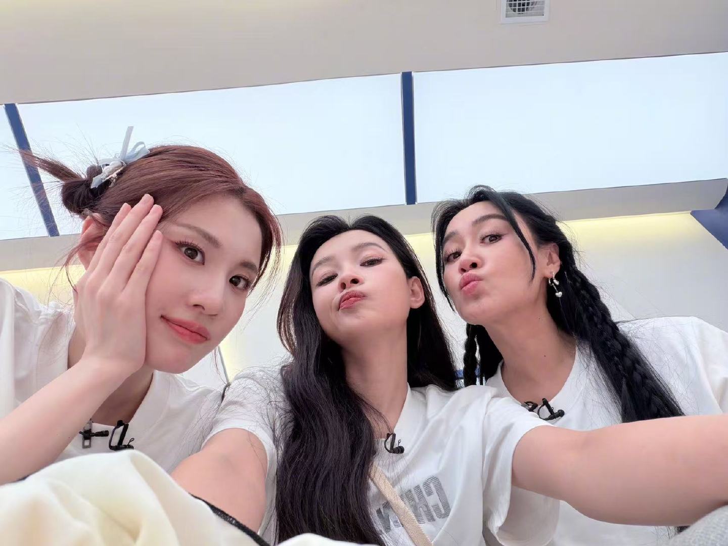 孙怡晒和赵子琪张慧雯合照孙怡晒与赵子琪张慧雯合照 孙怡晒和赵子琪张慧雯合照，姐姐