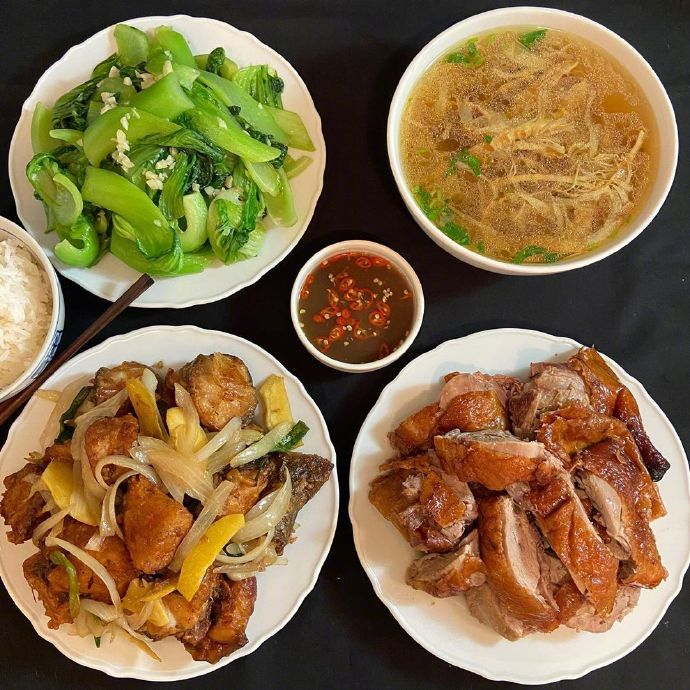 每天都要好好吃饭。  
