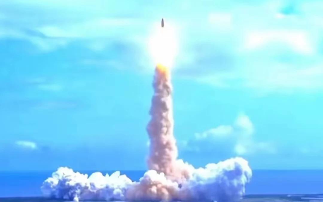 梅德韦杰夫再次发出掀桌警告，如果北约胆敢大规模介入俄乌战争，并加大对乌军援力度，