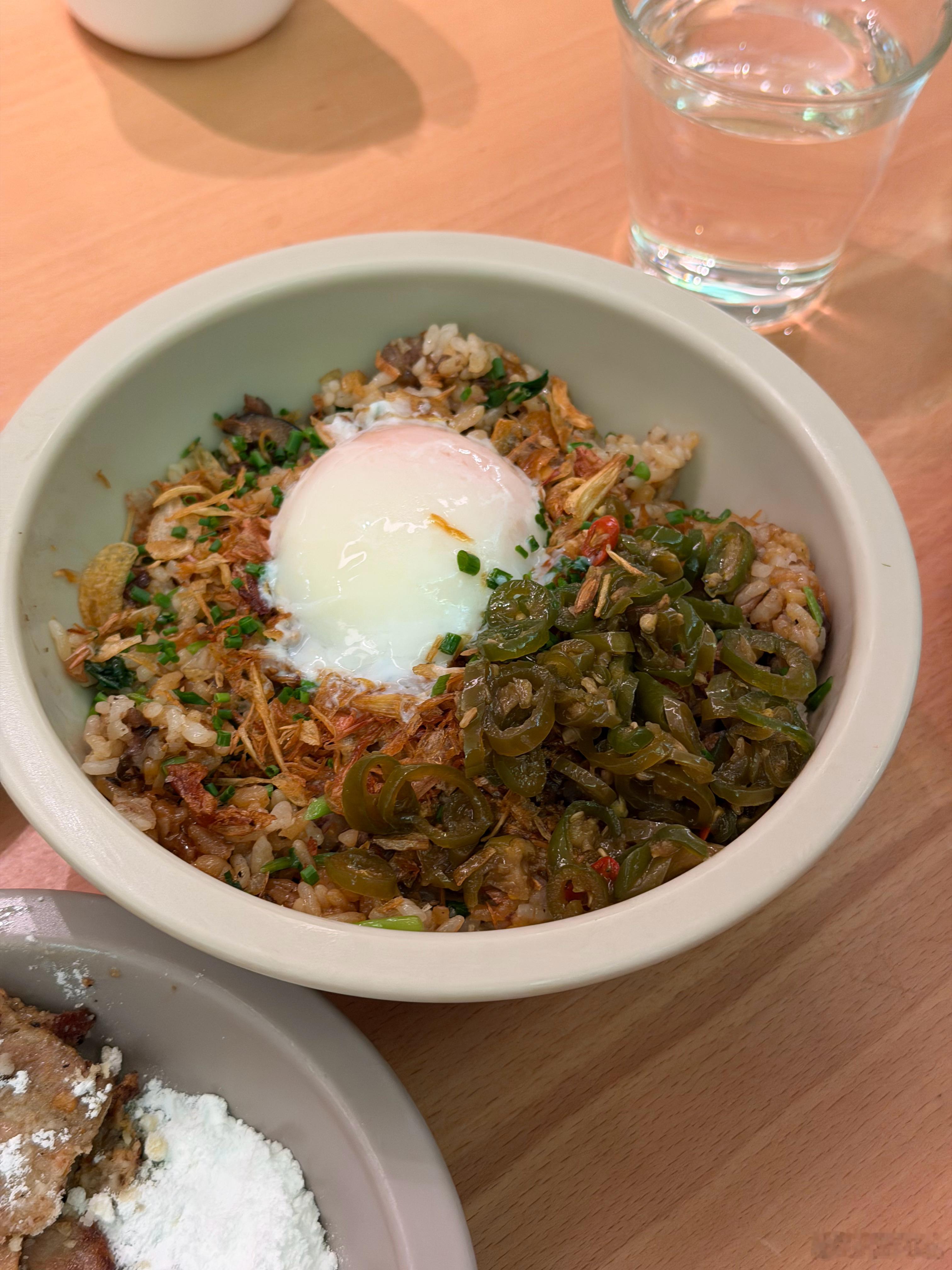 胡麻，云南菜。和壮壮酒馆有点像，价格上更有性价比。 