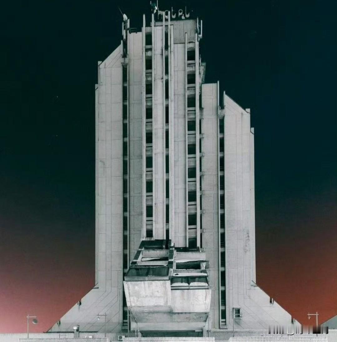 乌日策的 Hotel Zlatibor（1981 年落成）是塞尔维亚最具代表性的