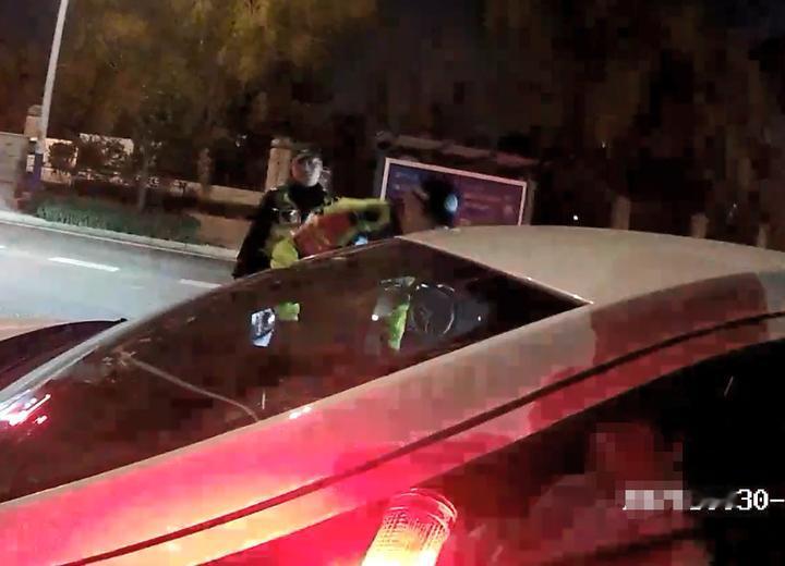 醉驾遇检试图倒车，济南一男子被查！3月20日23时左右，济南市公安局交通管理支队