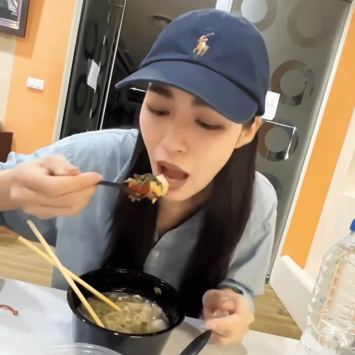 长辈们最喜欢的一款爱吃饭的孩纸🥄 ​​​