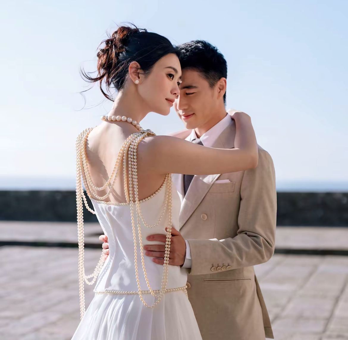 何猷君晒妈妈在婚礼上的照片奚梦瑶结束婚礼后自己背个包就走了奚梦瑶婆婆一生步步都走