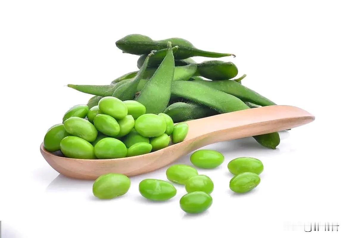 豆界“变脸大师”是谁？非毛豆莫属。
毛豆成熟以后就变成了黄豆，黄豆的幼苗是豆芽。