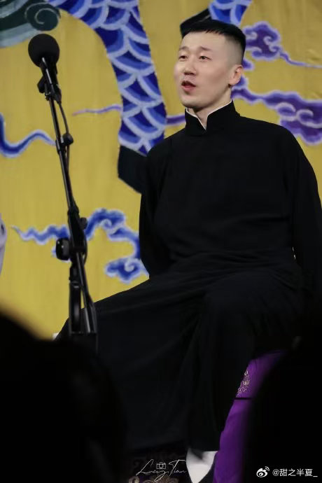 球赛季解说少不了德云社缘分属实奇妙，相声演员和种地少年因为足球相遇，杨九郎擅长玩