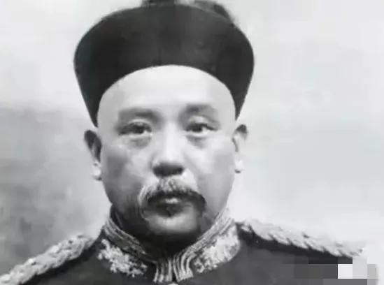 1951年，新中国都快两年了，沈阳造币厂却接到个绝密任务：重新铸造印着袁世凯头像